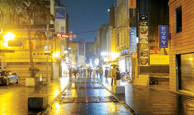 Một góc phố thủ đô Seoul về đêm.