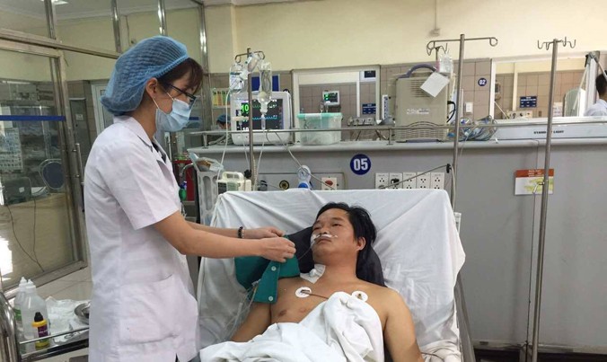 Bệnh nhân ngộ độc nấm đang điều trị tại BV Bạch Mai.