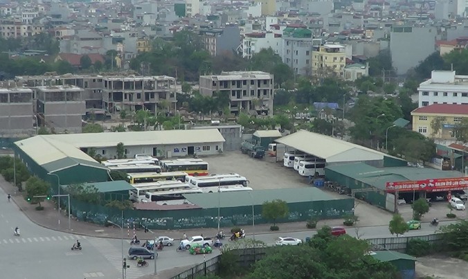Toàn cảnh bãi đỗ xe của Cty Hải Vân. Ảnh: Tuấn Nguyễn.