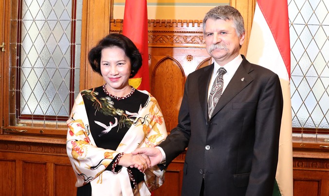 Chủ tịch Quốc hội Nguyễn Thị Kim Ngân và Chủ tịch Quốc hội Hungary Kover Laszlo. Ảnh: TTXVN.