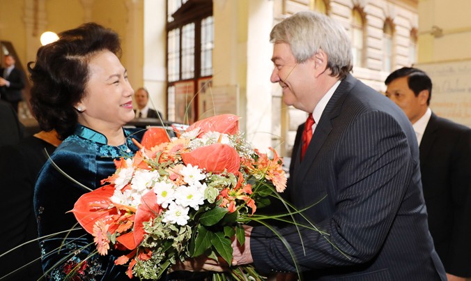 Chủ tịch Quốc hội Nguyễn Thị Kim Ngân và ông Vojtech Fillip - Chủ tịch Đảng Cộng sản Séc-Morava kiêm Phó Chủ tịch Hạ viện Séc. Ảnh: TTXVN.