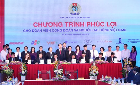 Lễ ký kết giữa Tổng Liên đoàn Lao động Việt Nam và Ngân hàng TMCP Công thương Việt Nam.