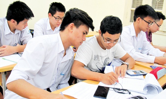 Học sinh lớp 12 của Hà Nội tham gia đợt khảo sát cuối tháng 3. Ảnh: Nghiêm Huê.