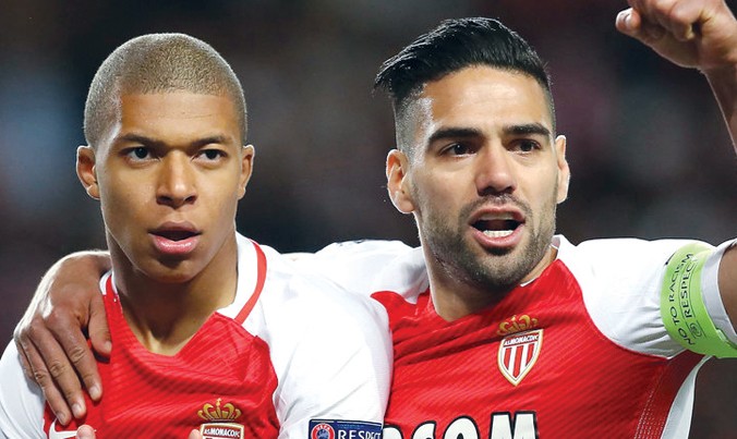 Cầu thủ trẻ Mbappe (trái) đóng góp vai trò quan trọng cho danh hiệu Ligue 1 sau 17 năm chờ đợi của Monaco. Ảnh: GETTY IMAGES.
