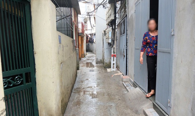 Khu vực ngõ được cho là nơi xảy ra sự việc bé gái bị hàng xóm xâm hại tại quận Hoàng Mai, Hà Nội ngày 8/1/2017. Ảnh: Kênh 14.