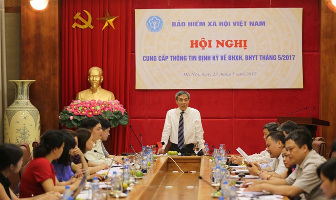 Ông Phạm Lương Sơn, Phó tổng giám đốc BHXH Việt Nam chủ trì hội nghị cung cấp thông tin cho báo chí về trục lợi BHYT.