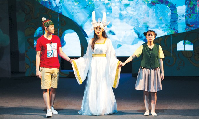 “Con chim xanh” vở kịch hợp tác Việt-Bỉ phục vụ khán giả nhí dịp này. Ảnh: Nguyên Khánh.