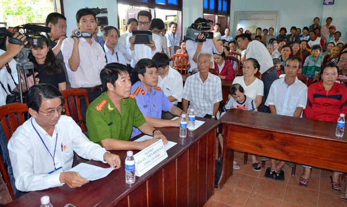 Đại diện các cơ quan tố tụng của tỉnh Bình Thuận tổ chức xin lỗi ông Huỳnh Văn Nén.