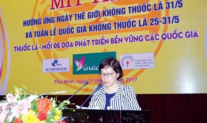 Đồng chí Phan Thị Hải - Phó Giám đốc Quỹ phòng chống tác hại thuốc lá, Bộ Y tế phát biểu tại lễ mít tinh.
