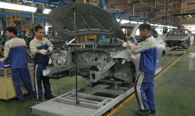 Ngành sản xuất ô tô nội xôn xao trước áp lực giảm thuế ưu đãi cho xe nhập khẩu từ ASEAN và dự thảo nghị định “mở cửa” cho xe nhập khẩu. Ảnh: Tuấn Nguyễn.