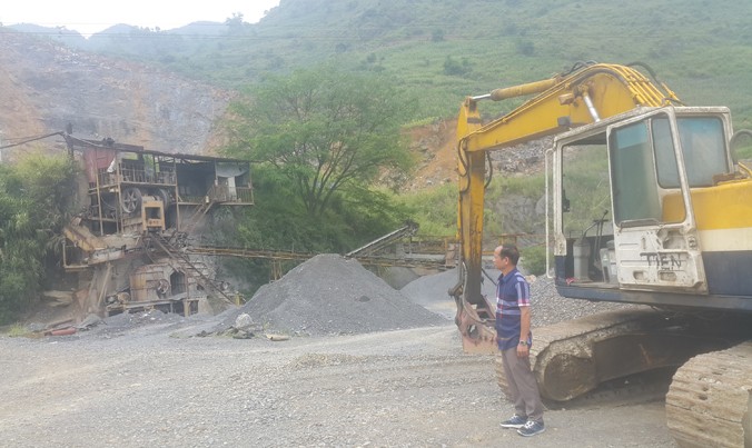 Công trường khai thác và chế biến đá của Cty Lương Việt của ông Lương bị tê liệt hoạt động nhiều tháng qua, thiệt hại hàng tỷ đồng.