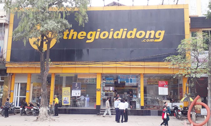 Vi phạm biển quảng cáo tại các cửa hàng TGDĐ tại Hà Nội.
