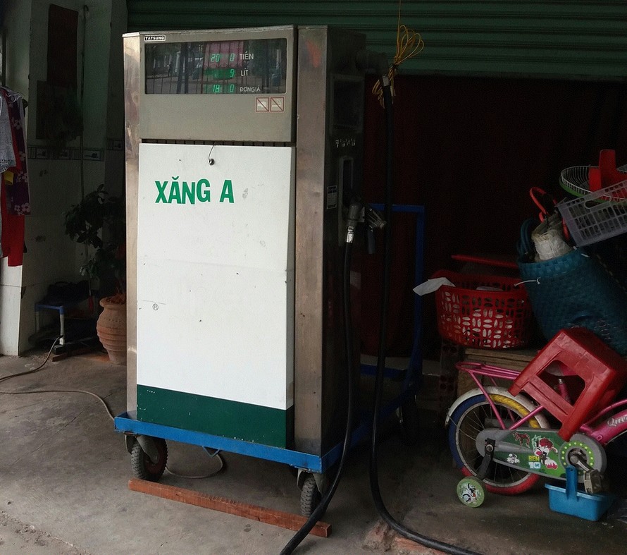 Cây xăng trái phép trong khu dân cư ở thành phố Biên Hòa.