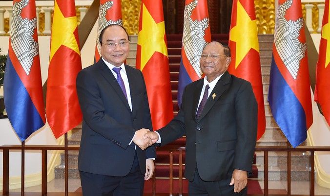 Thủ tướng Nguyễn Xuân Phúc tiếp Chủ tịch Quốc hội Campuchia Samdech Heng Samrin.