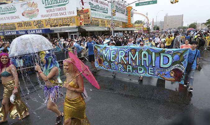 Hàng nghìn nàng tiên cá diễu hành ở New York