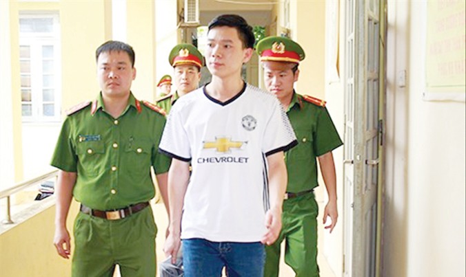 Bác sỹ Hoàng Công Lương hôm bị bắt tạm giam.