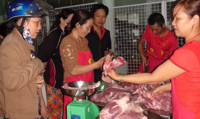 TPHCM “giải cứu” thịt heo cho người dân các tỉnh.