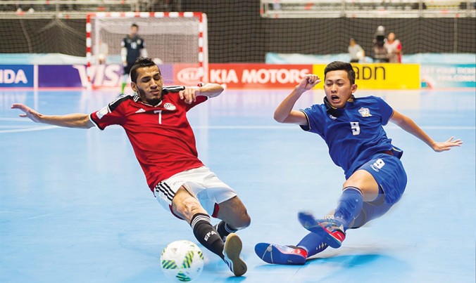 Futsal Thái Lan (phải) vẫn là ứng viên số 1 cho ngôi vô địch SEA Games 29. Ảnh: GETTY IMAGES.