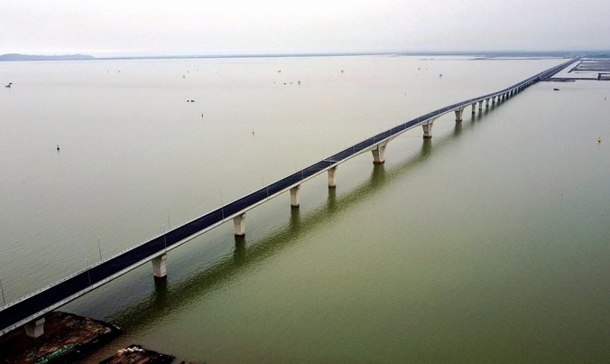 Cầu vượt biển lớn nhất VN có kịp thông xe dịp 2/9. Ảnh: Mạnh Thắng.