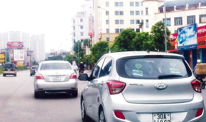 Một xe Grab trên đường phố Hà Nội. Ảnh: Sỹ Lực.