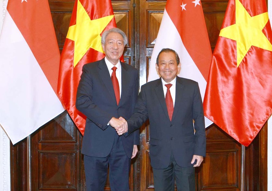 Phó Thủ tướng Trương Hoà Bình và Phó Thủ tướng Singapore Tiêu Chí Hiền - Ảnh: VGP/Lê Sơn