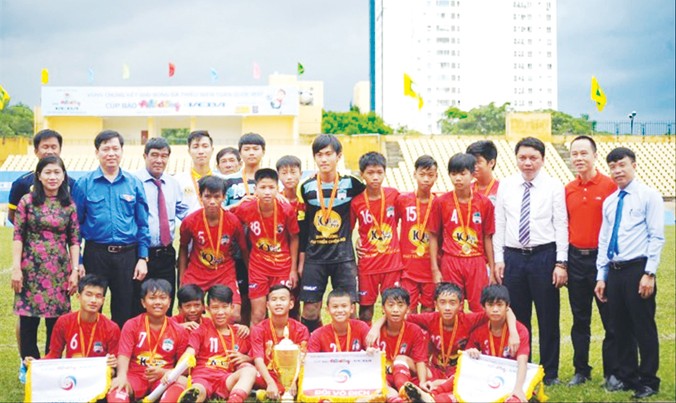 Các cầu thủ nhí HAGL đăng quang ngôi vô địch giải U13 toàn quốc - Cúp báo Nhi Đồng 2017. Ảnh: N.Hào.