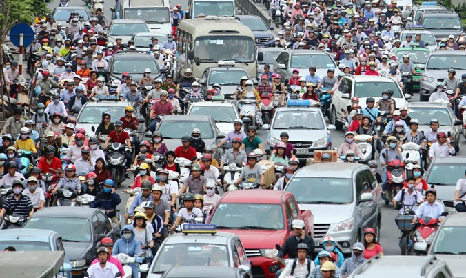Lãnh đạo thành phố Hà Nội khẳng định sẽ hạn chế xe máy chứ không cấm hẳn. Ảnh: Như Ý.