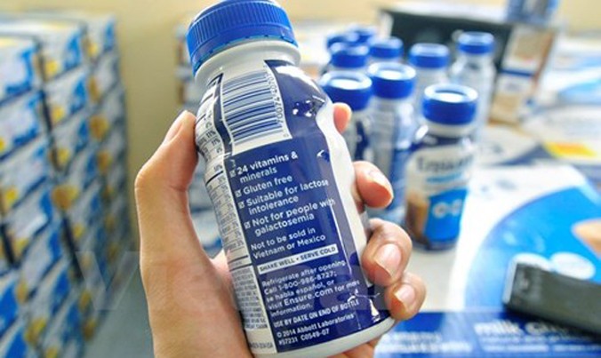 Sữa Ensure có nhãn mác ghi không được bán ở Việt Nam và Mexico liên quan tới vụ án.
