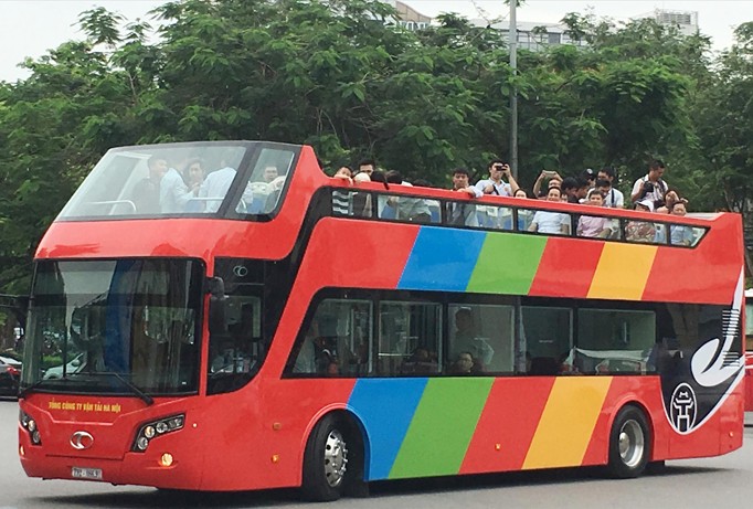 Xe buýt 2 tầng, mui trần vừa được vận hành thí điểm tại Hà Nội.