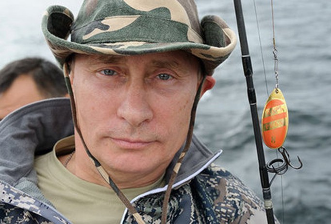 Tổng thống Nga Putin đi câu cá.