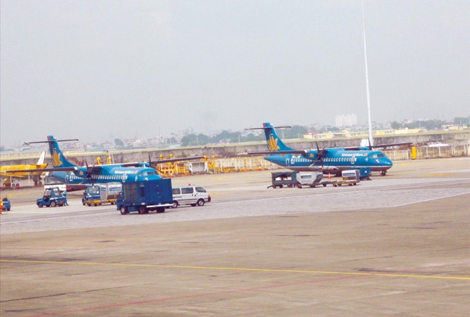 Sân bay Tân Sơn Nhất đang quá tải vì thiếu đường lăn, sân đỗ máy bay.