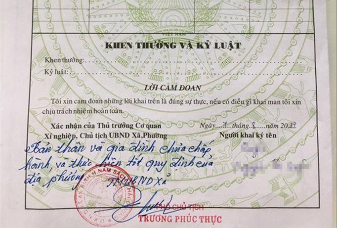 Bút phê vào lý lịch gây khó cho người dân của Phó Chủ tịch UBND xã An Bình Trương Phúc Thực. Ảnh: IT.