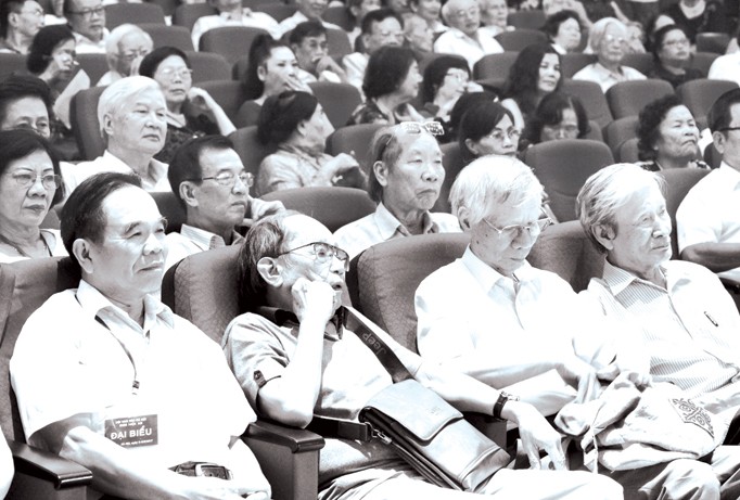 Các đại biểu tham dự Đại hội Hội Nhà văn TP Hà Nội tháng 8/2017. Ảnh: Nguyễn Đình Toán.