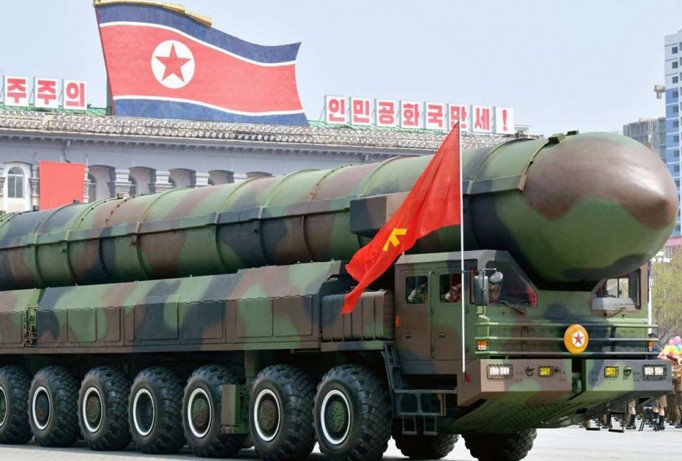 Triều Tiên phô diễn tên lửa ở thủ đô Bình Nhưỡng. Ảnh: SCMP.