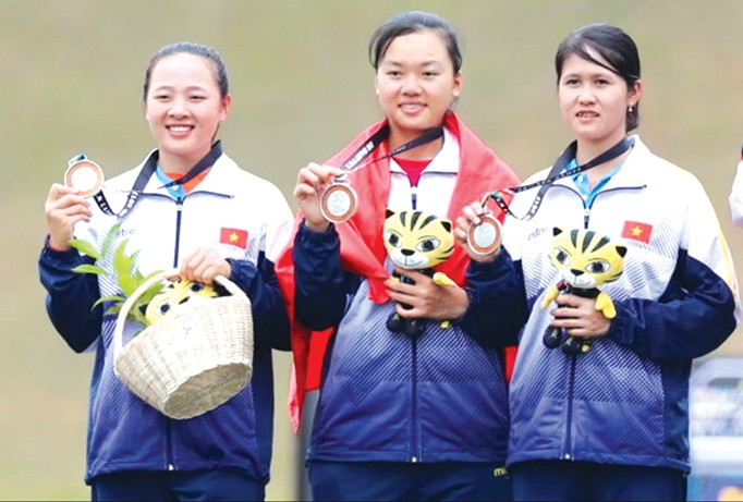 Đội cung nữ Việt Nam giành tấm HCB thứ hai cho Đoàn TTVN. Ảnh: VSI.