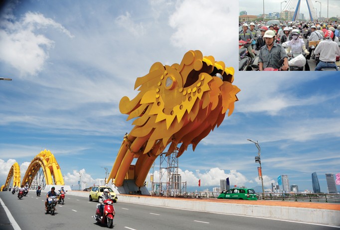 Cầu Rồng Đà Nẵng (ảnh lớn), hạ tầng giao thông Đà Nẵng đã bắt đầu có dấu hiệu ùn tắc (ảnh nhỏ). Ảnh: Hồng Vĩnh-Nguyễn Thành.