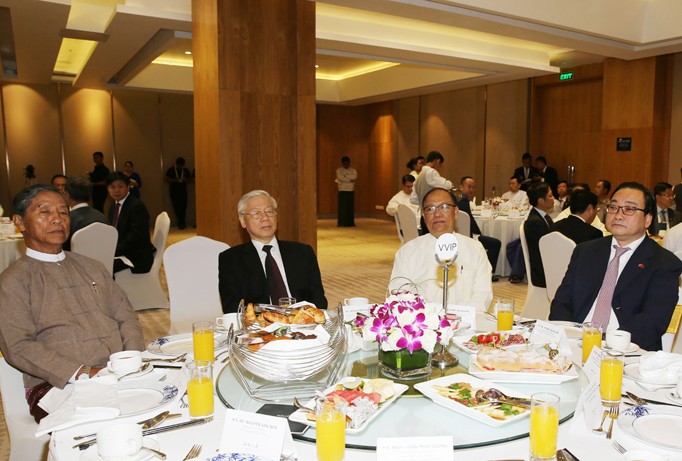 Tổng bí thư Nguyễn Phú Trọng gặp các doanh nghiệp Việt Nam và Myanmar.