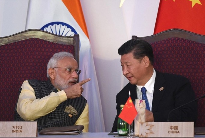 Thủ tướng Ấn Độ Narendra Modi nói chuyện với Chủ tịch Trung Quốc Tập Cận Bình tại hội nghị thượng đỉnh BRICS tại Ấn Độ năm 2016. Ảnh: Getty Images.