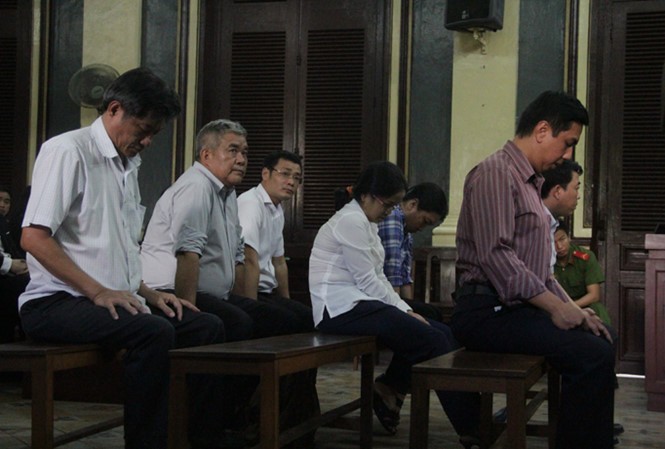 Các bị cáo trong vụ án VN Pharma tại phiên tòa ngày 21/8. Ảnh: Tân Châu