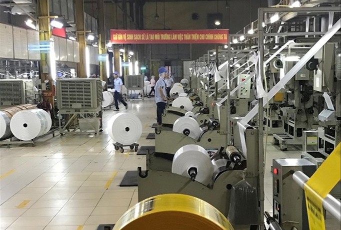 Dây chuyền sản xuất tại Cty Nhựa Hưng Yên.