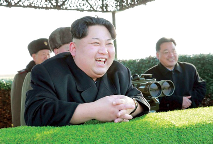 Nhà lãnh đạo Triều Tiên Kim Jong-un trong một lần giám sát thử vũ khí. Ảnh: KCNA.
