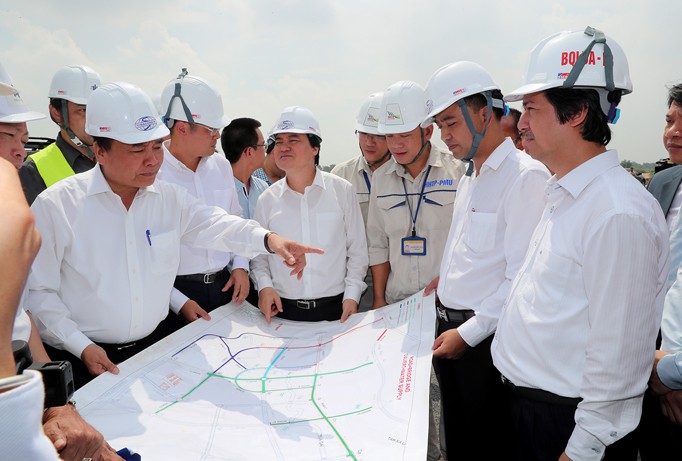 Thủ tướng Nguyễn Xuân Phúc kiểm tra thực tế xây dựng ĐHQGHN.
