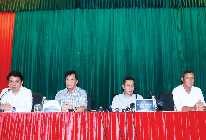 Cuộc họp báo ngày 12/9 không có sự góp mặt của HLV Hữu Thắng đã trở thành cái cớ cho cuộc đấu đá nội bộ VFF. Ảnh: VSI.