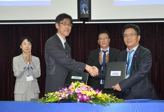 Lễ ký kết thỏa thuận hợp tác giữa Trung tâm Vũ trụ Việt Nam và Cơ quan Nghiên cứu và Phát triển Hàng không Vũ trụ Nhật Bản.