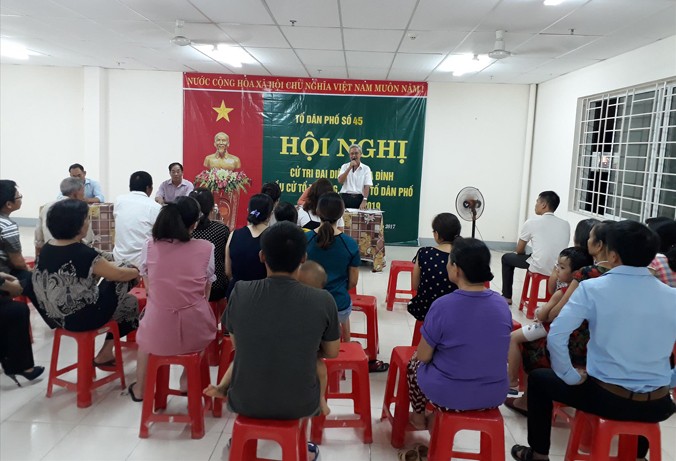 Một tổ dân phố ở quận Sơn Trà họp, bầu tổ trưởng tổ dân phố.