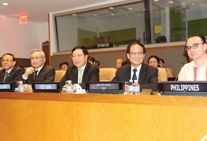 Phó Thủ tướng, Bộ trưởng Bộ Ngoại giao Phạm Bình Minh dự Cuộc họp Bộ trưởng Ngoại giao các nước ASEAN với Tổng Thư ký LHQ và Chủ tịch Đại hội đồng LHQ. Ảnh: TTXVN.
