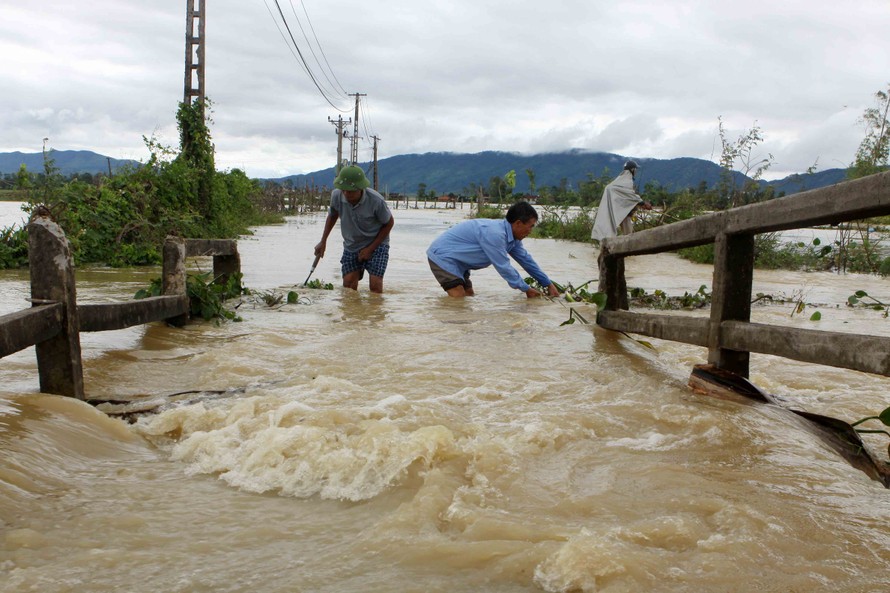 Lũ lụt uy hiếp Nghệ An, Hà Tĩnh