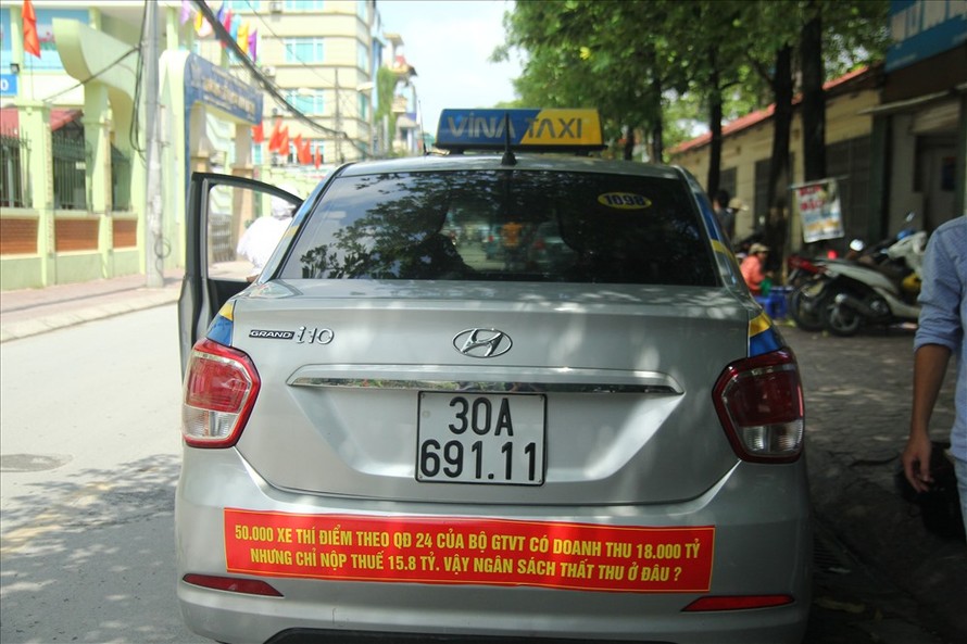 Hiệp hội Vận tải Hà Nội 'kêu gọi' taxi truyền thống kiềm chế