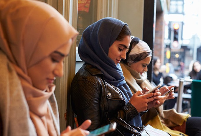 A Rập Xêút cho phép nữ sinh sử dụng điện thoại di động