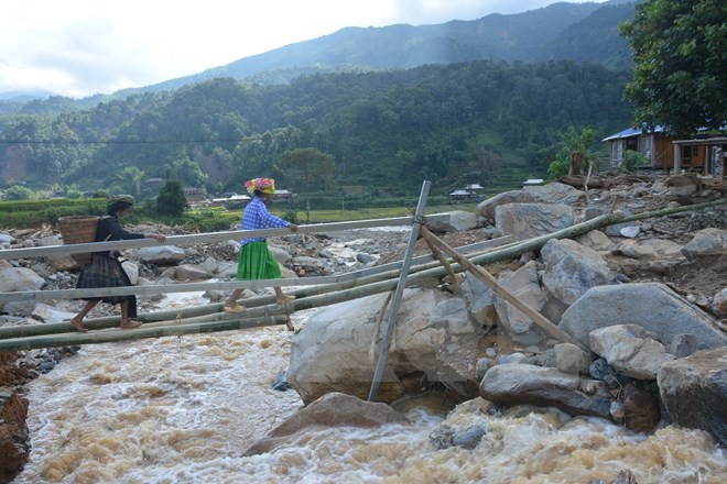 Lãnh đạo Lào thăm hỏi tình hình mưa lũ Việt Nam